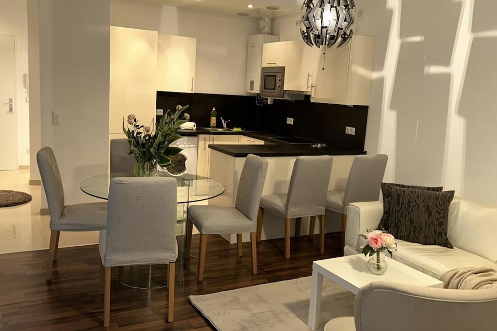 Apartment Gemuetliche Mit Balkon In