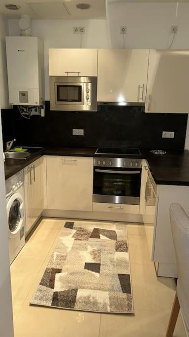Apartment Gemuetliche Mit Balkon In Wien
