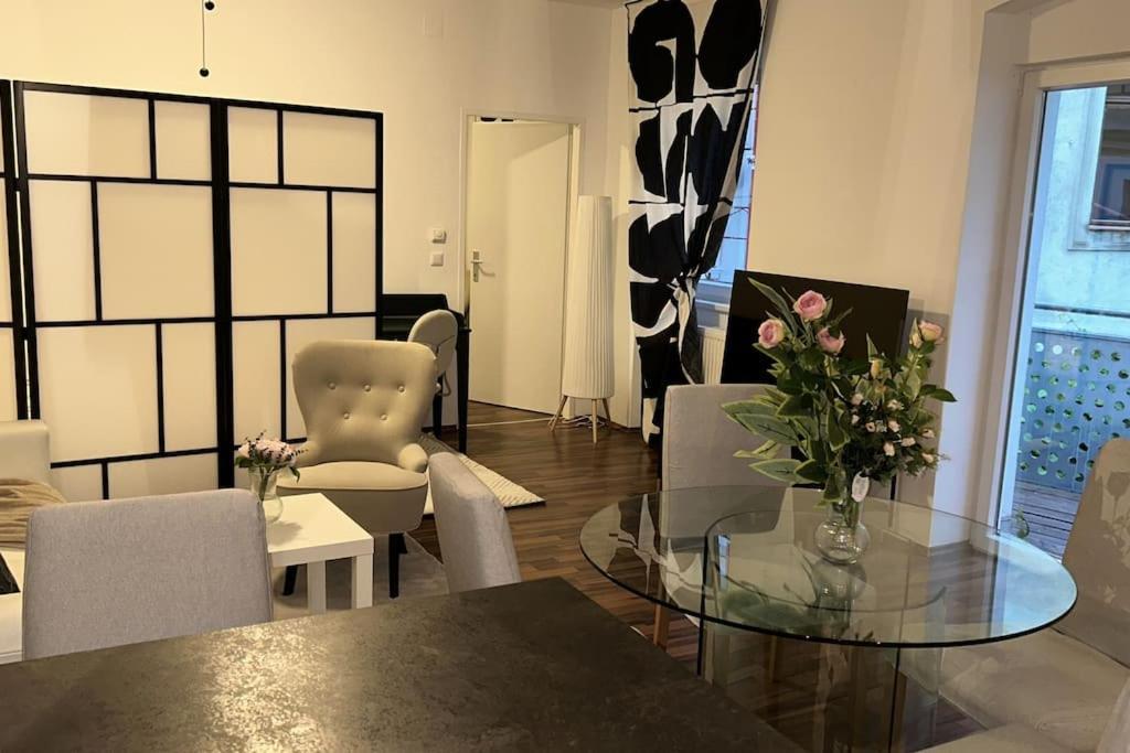Apartment Gemuetliche Mit Balkon In Wien